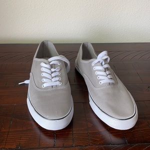 And EAWY Sneakers Size 9